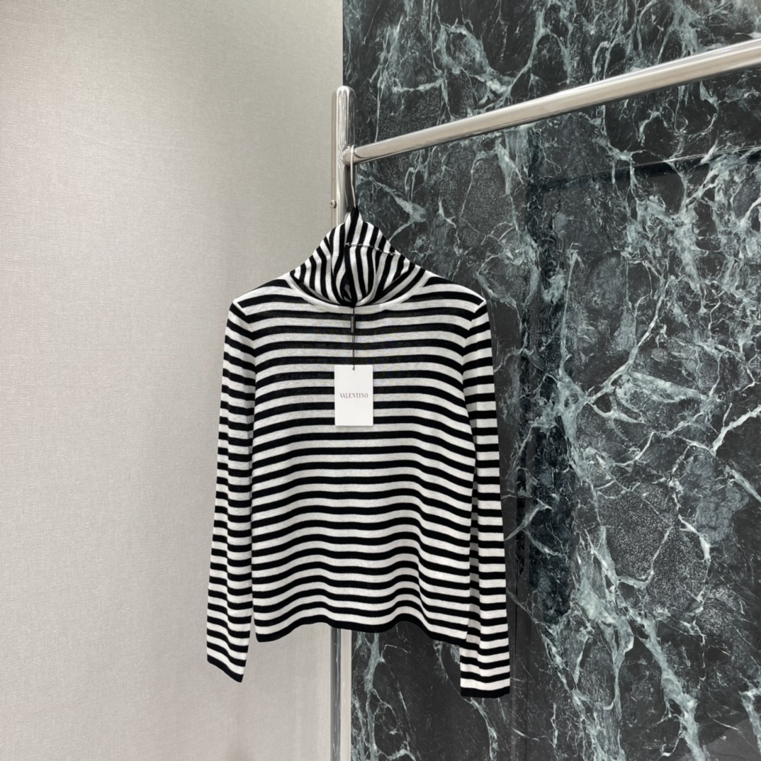 Val华伦 25秋冬新款 条纹高领条纹毛衣 红黑配色超经典 高领设计保暖力满分，还能修饰颈部线条，宽松版