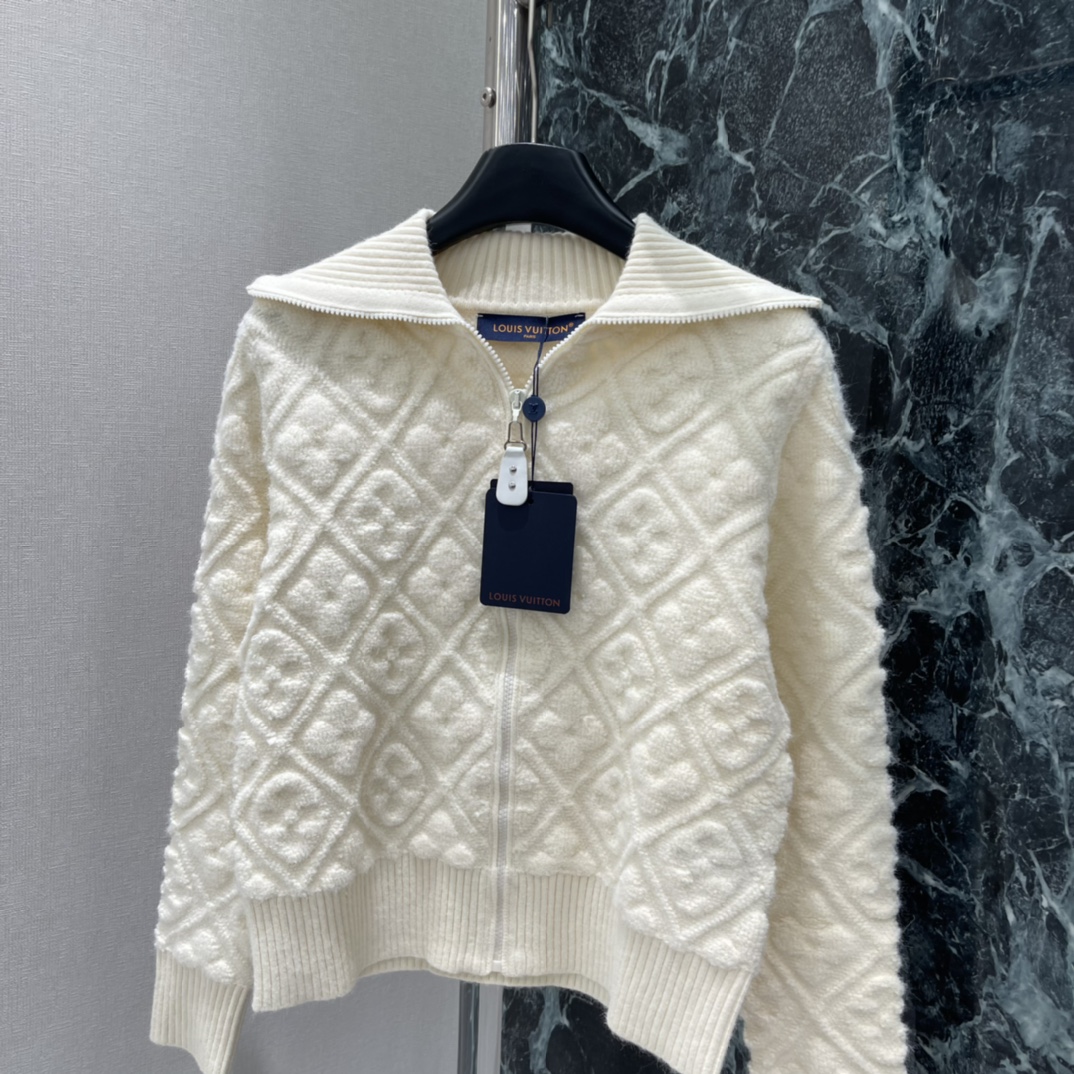 路易 25秋冬新款 老花提花针织开衫 经典老花提花点缀 辨识度超高!高品质羊绒混纺，柔软又保暖，秋冬穿超