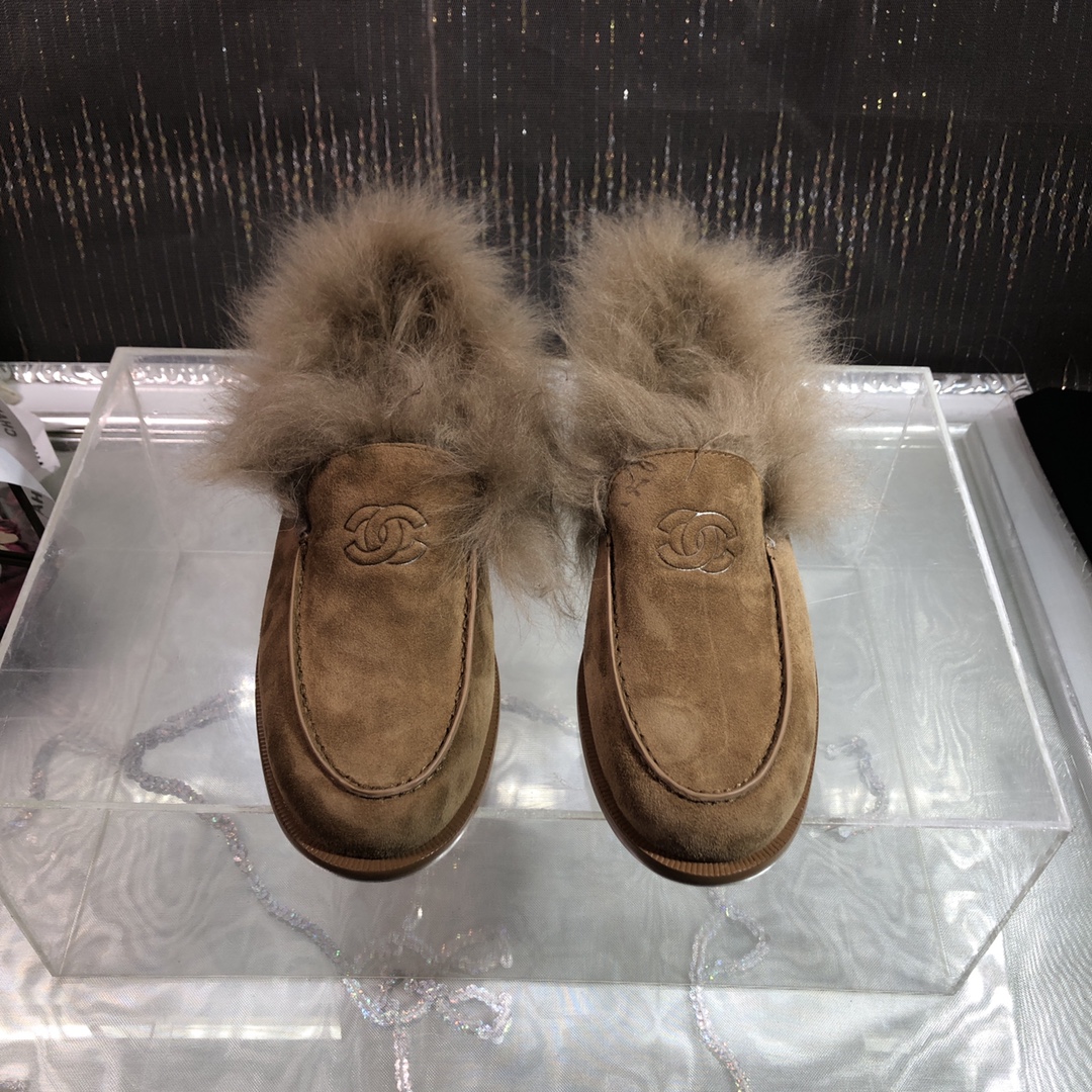 NO:612438,Out ~ Chanel 25ss top version Chanel autumn and winter new Tokas wool loafers are versatile shoes. A must-have hot goddess series, with the elegant and ladylike temperament of Chanel. It is super attractive, irresistible, and heart-warming... The quality is welcome to compare, choose imported Toka wool, not the low version of ordinary tops. The upper is imported butter leather/suede, the lining is imported Tokas wool, the foot pad sheepskin, the heel height is 2.5cm, the outsole is Italian genuine leather.  Size35-41 (40.41 customized), loafers, chanel, chanel, chanel, loafers, sheepskin, chamois leather, Leather soles19860909出～Chanel 25ss顶级版本 香奈儿秋冬新款托卡斯毛乐福鞋百搭单鞋 必备爆款女神系列,拥有香家特色优雅名媛气质,超级耐看,让人无法抗拒,心动ing…… 质量欢迎对比,选用进口托卡毛斯,非低版本普通毛条 鞋面进口牛油皮/麂皮 内里进口托卡斯毛 垫脚羊皮 跟高2.5cm 大底意大利真皮大底 Size35-41 (40.41 定做),乐福鞋毛毛鞋,chanel,chanel,chanel,loafers,sheepskin,chamois leather,Leather soles,Women's Shoes