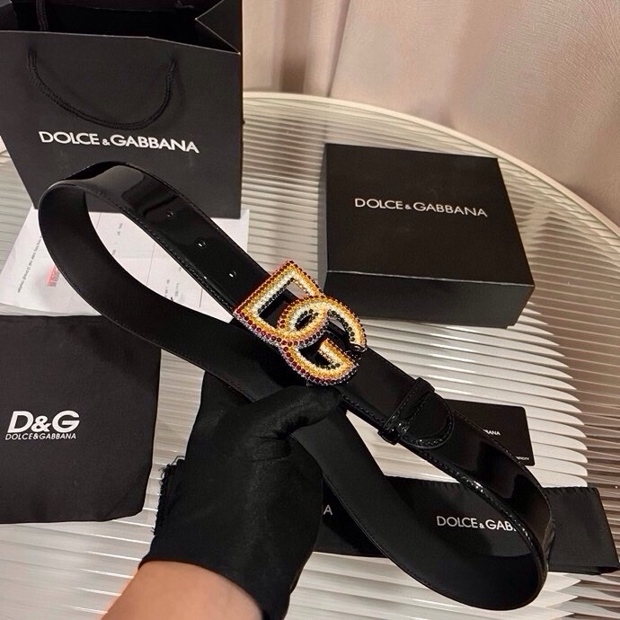 杜嘉班纳 全新小牛皮腰带，优雅简约配饰，缀以满天星电镀金属 DG 交叉造型徽标搭扣，4.0cm