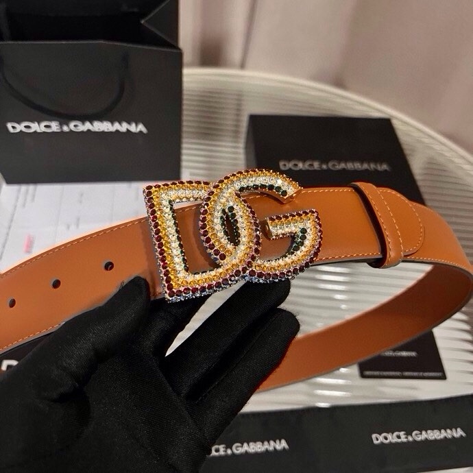 杜嘉班纳 全新小牛皮腰带，优雅简约配饰，缀以满天星电镀金属 DG 交叉造型徽标搭扣，4.0cm