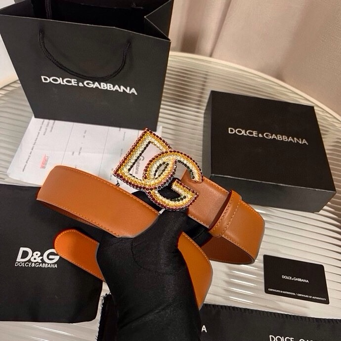 杜嘉班纳 全新小牛皮腰带，优雅简约配饰，缀以满天星电镀金属 DG 交叉造型徽标搭扣，4.0cm