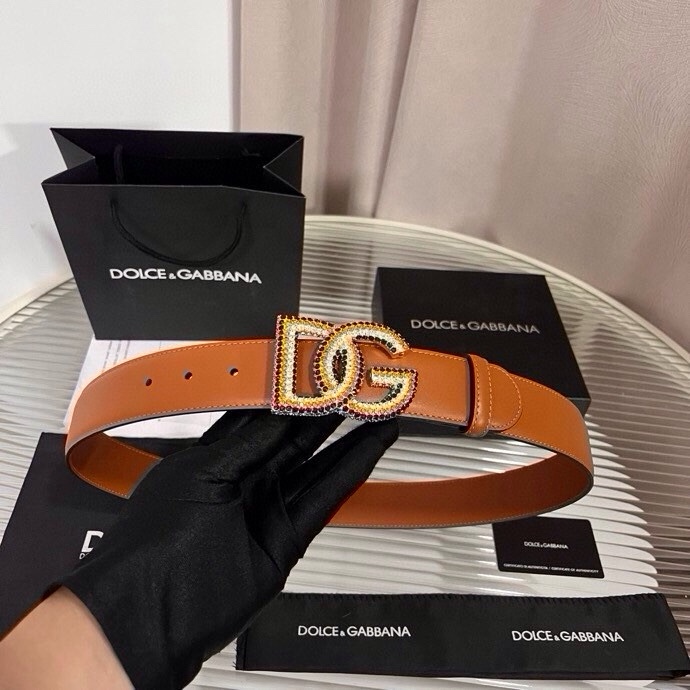 杜嘉班纳 全新小牛皮腰带，优雅简约配饰，缀以满天星电镀金属 DG 交叉造型徽标搭扣，4.0cm