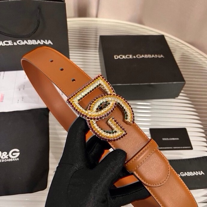 杜嘉班纳 全新小牛皮腰带，优雅简约配饰，缀以满天星电镀金属 DG 交叉造型徽标搭扣，4.0cm