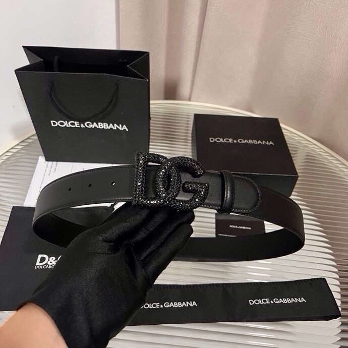 杜嘉班纳 全新小牛皮腰带，优雅简约配饰，缀以满天星电镀金属 DG 交叉造型徽标搭扣，4.0cm