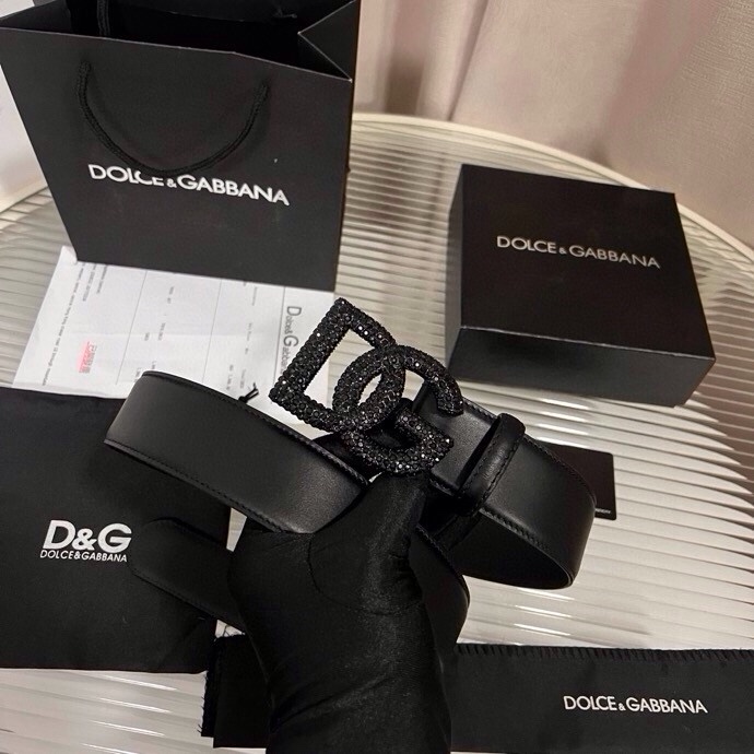 杜嘉班纳 全新小牛皮腰带，优雅简约配饰，缀以满天星电镀金属 DG 交叉造型徽标搭扣，4.0cm