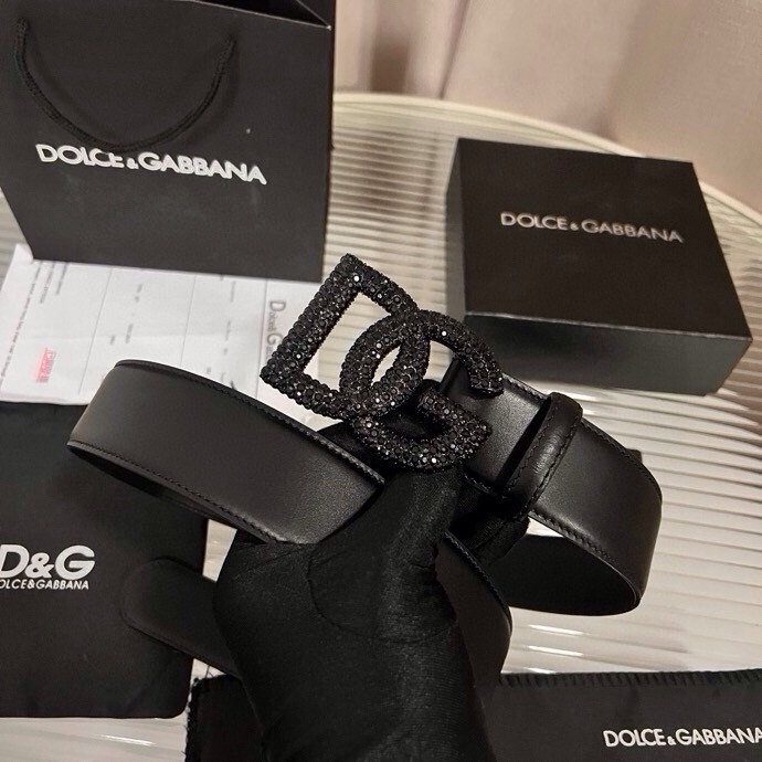 杜嘉班纳 全新小牛皮腰带，优雅简约配饰，缀以满天星电镀金属 DG 交叉造型徽标搭扣，4.0cm