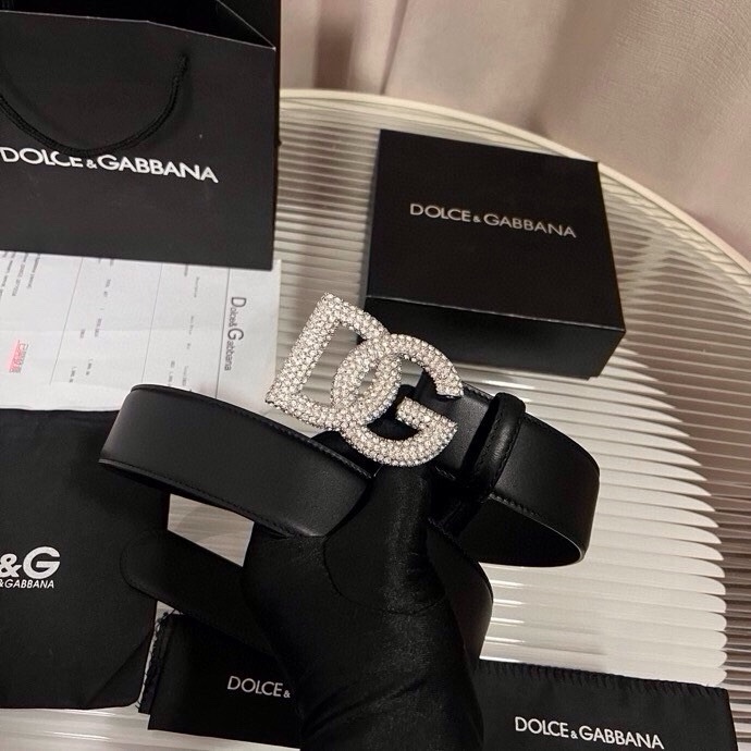杜嘉班纳 全新小牛皮腰带，优雅简约配饰，缀以满天星电镀金属 DG 交叉造型徽标搭扣，4.0cm