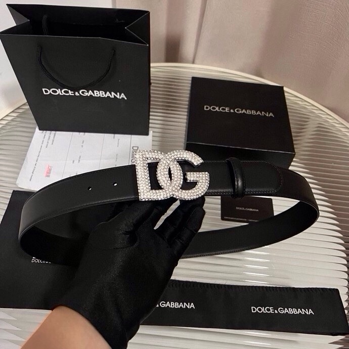 杜嘉班纳 全新小牛皮腰带，优雅简约配饰，缀以满天星电镀金属 DG 交叉造型徽标搭扣，4.0cm