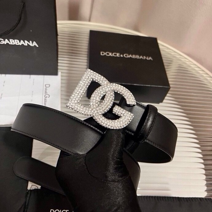 杜嘉班纳 全新小牛皮腰带，优雅简约配饰，缀以满天星电镀金属 DG 交叉造型徽标搭扣，4.0cm