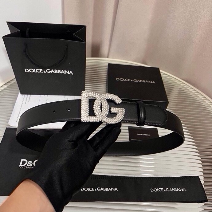 杜嘉班纳 全新小牛皮腰带，优雅简约配饰，缀以满天星电镀金属 DG 交叉造型徽标搭扣，4.0cm