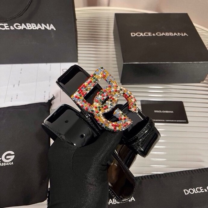 杜嘉班纳 全新小牛皮腰带，优雅简约配饰，缀以满天星电镀金属 DG 交叉造型徽标搭扣，4.0cm