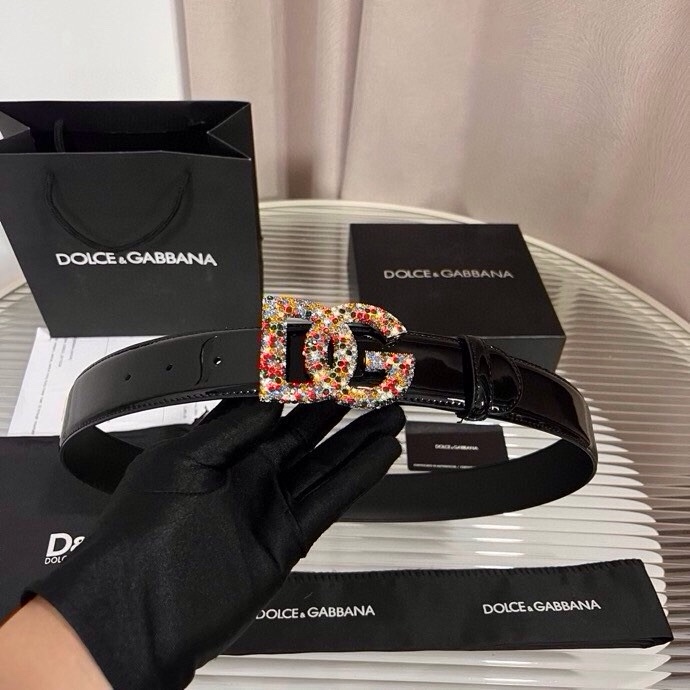 杜嘉班纳 全新小牛皮腰带，优雅简约配饰，缀以满天星电镀金属 DG 交叉造型徽标搭扣，4.0cm