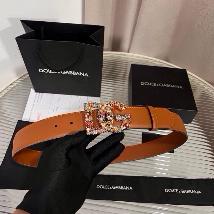 杜嘉班纳 全新小牛皮腰带，优雅简约配饰，缀以满天星电镀金属 DG 交叉造型徽标搭扣，4.0cm
