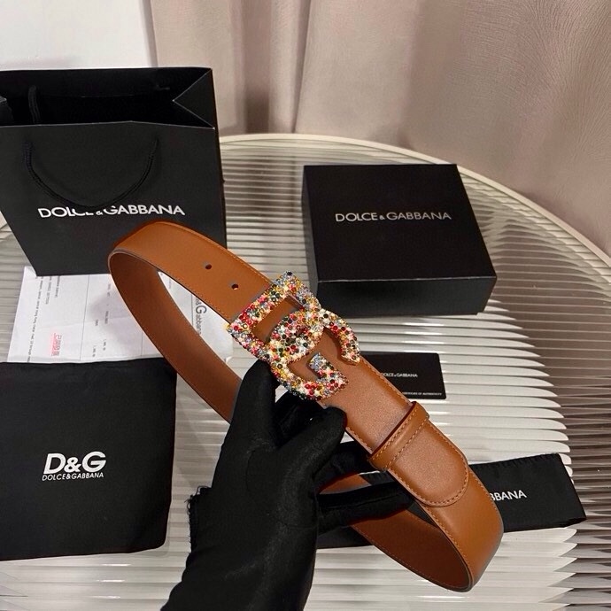 杜嘉班纳 全新小牛皮腰带，优雅简约配饰，缀以满天星电镀金属 DG 交叉造型徽标搭扣，4.0cm