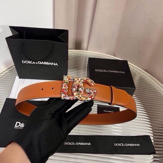 杜嘉班纳 全新小牛皮腰带，优雅简约配饰，缀以满天星电镀金属 DG 交叉造型徽标搭扣，4.0cm