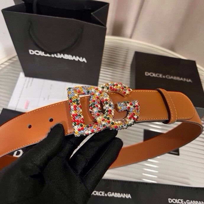 杜嘉班纳 全新小牛皮腰带，优雅简约配饰，缀以满天星电镀金属 DG 交叉造型徽标搭扣，4.0cm