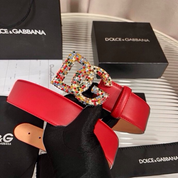 杜嘉班纳 全新小牛皮腰带，优雅简约配饰，缀以满天星电镀金属 DG 交叉造型徽标搭扣，4.0cm