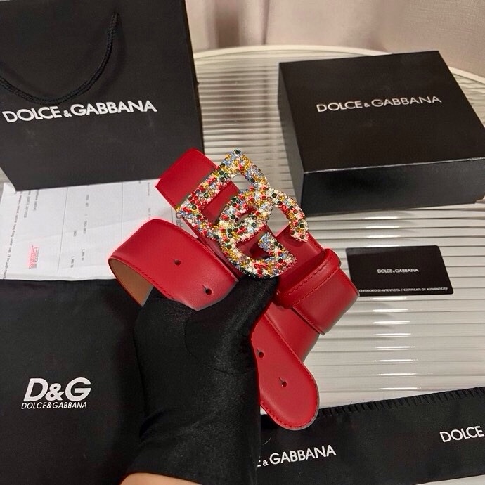 杜嘉班纳 全新小牛皮腰带，优雅简约配饰，缀以满天星电镀金属 DG 交叉造型徽标搭扣，4.0cm