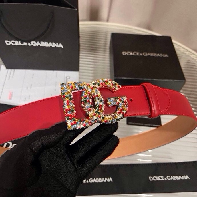 杜嘉班纳 全新小牛皮腰带，优雅简约配饰，缀以满天星电镀金属 DG 交叉造型徽标搭扣，4.0cm