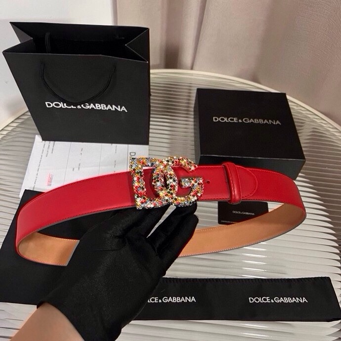 杜嘉班纳 全新小牛皮腰带，优雅简约配饰，缀以满天星电镀金属 DG 交叉造型徽标搭扣，4.0cm