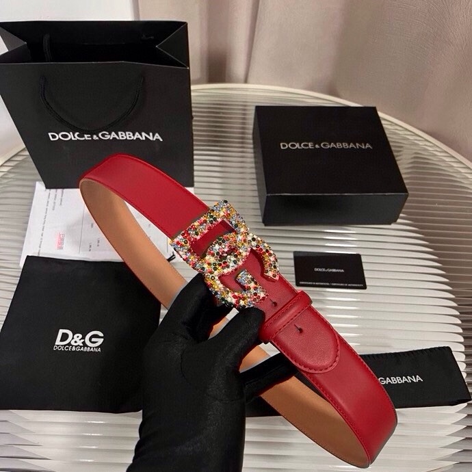 杜嘉班纳 全新小牛皮腰带，优雅简约配饰，缀以满天星电镀金属 DG 交叉造型徽标搭扣，4.0cm