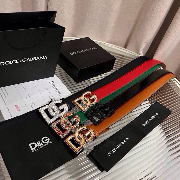 杜嘉班纳 全新小牛皮腰带，优雅简约配饰，缀以满天星电镀金属 DG 交叉造型徽标搭扣，4.0cm