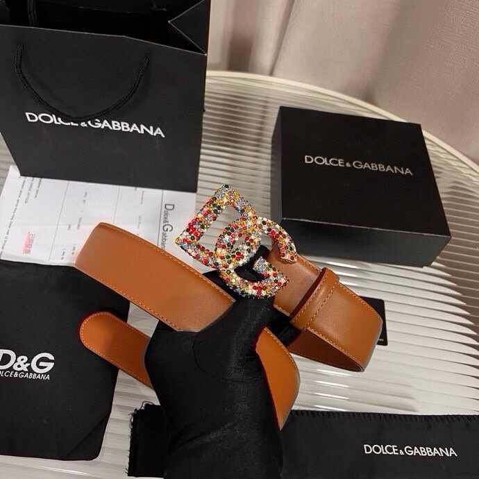 杜嘉班纳 全新小牛皮腰带，优雅简约配饰，缀以满天星电镀金属 DG 交叉造型徽标搭扣，4.0cm