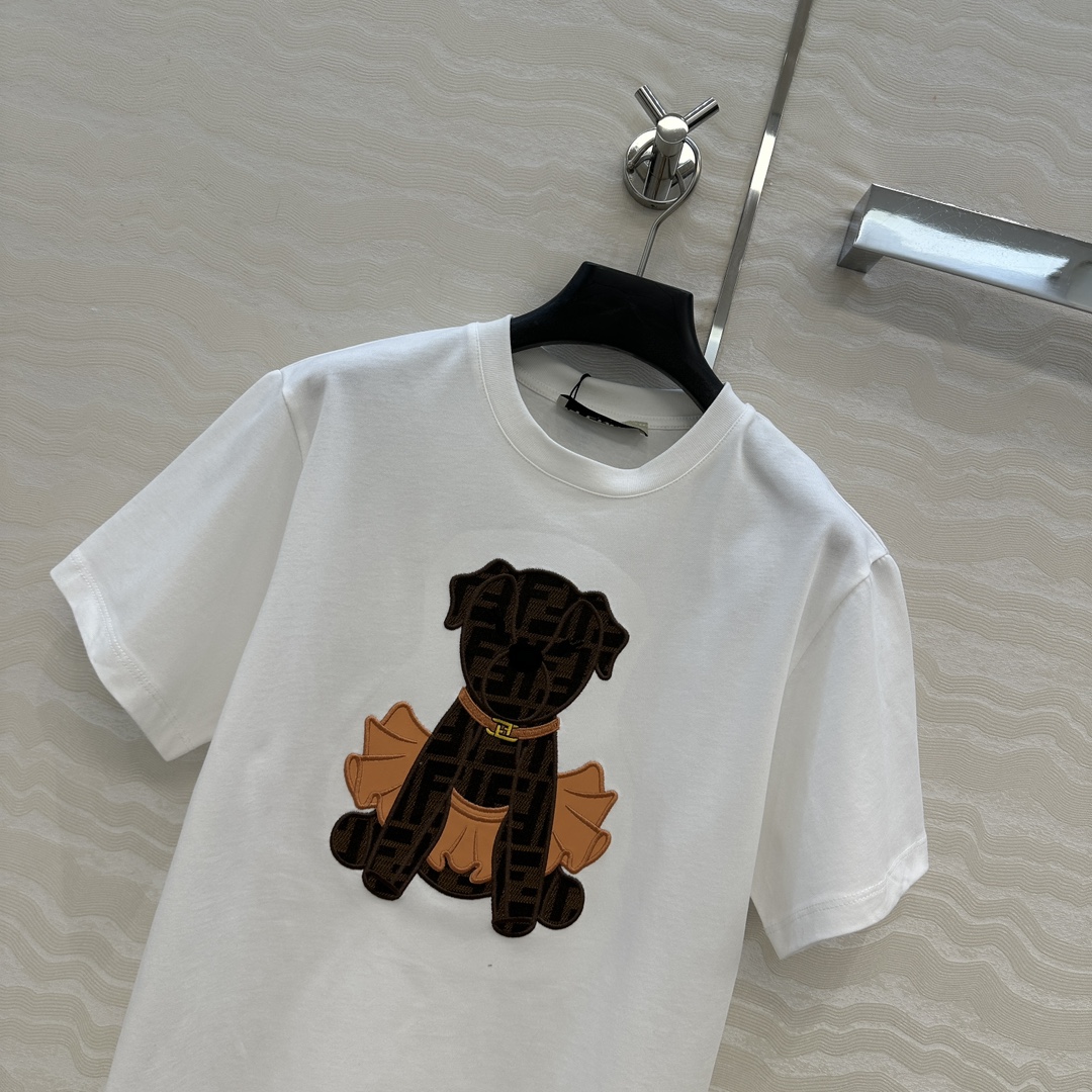 爆单推荐❤️原单品质，F限定新品T恤。可爱修狗3D立体刺绣图案高级又时髦！取材柔软舒适的棉质针织，经典版