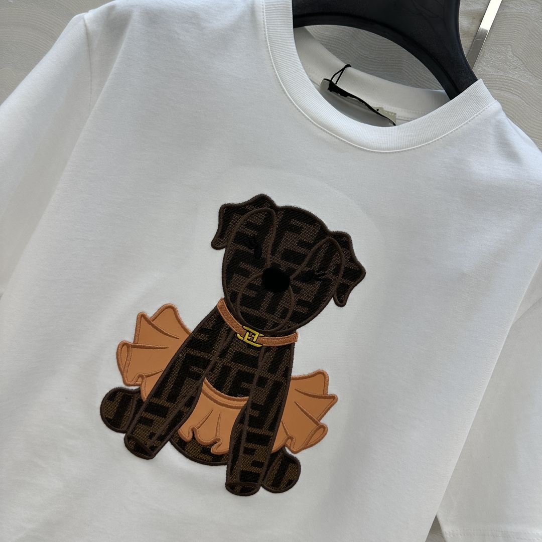 爆单推荐❤️原单品质，F限定新品T恤。可爱修狗3D立体刺绣图案高级又时髦！取材柔软舒适的棉质针织，经典版