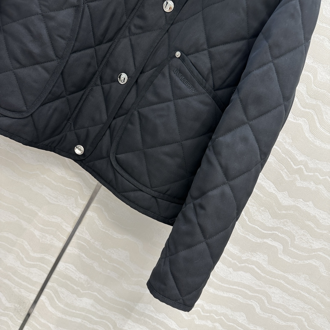 原单品质❤️代购爆款，双面菱形绗缝夹棉外套，撞色灯芯绒领设计短款棉服。低调又时髦内衬Vintage 复古