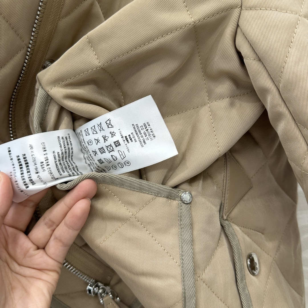 原单品质❤️代购爆款，双面菱形绗缝夹棉外套，撞色灯芯绒领设计短款棉服。低调又时髦内衬Vintage 复古