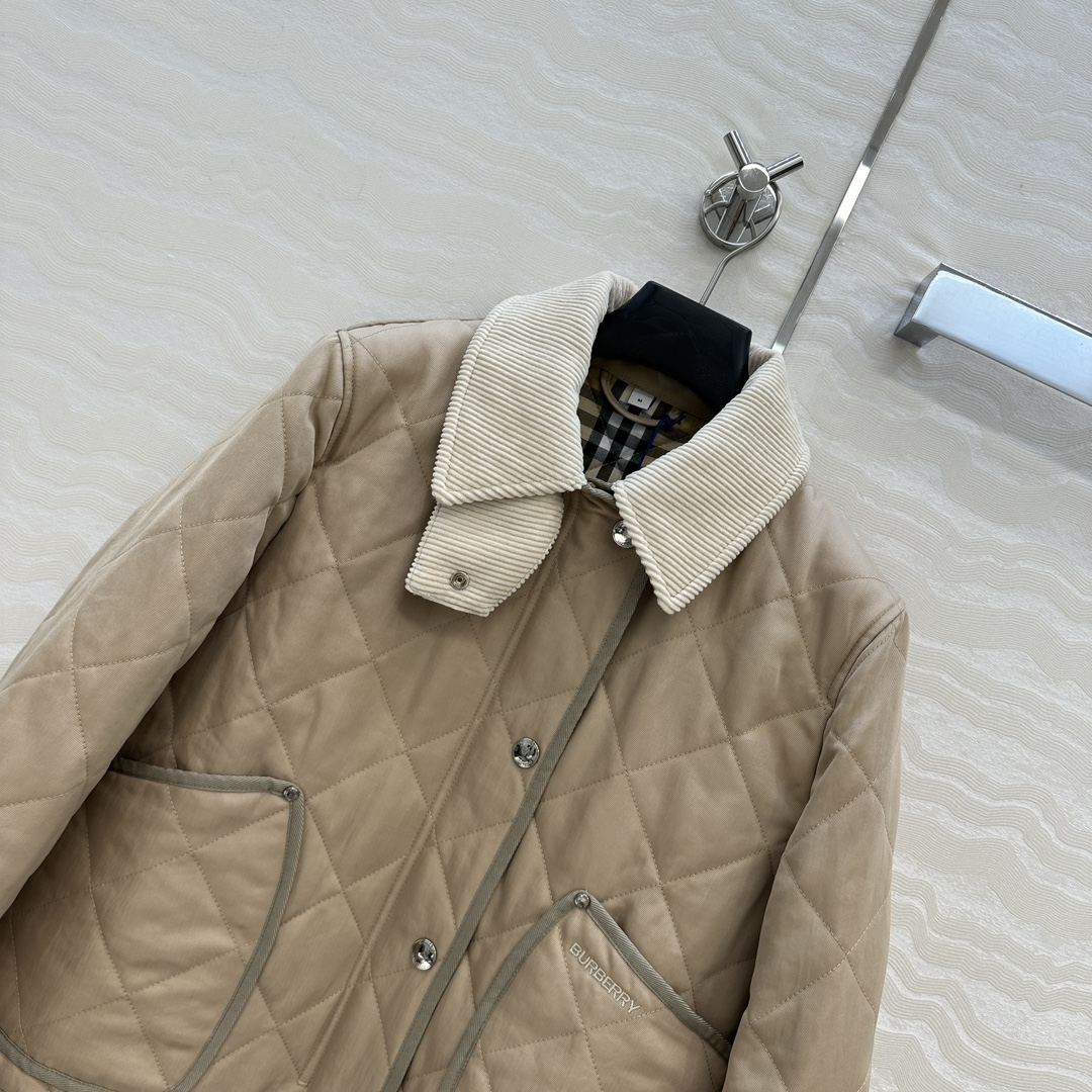 原单品质❤️代购爆款，双面菱形绗缝夹棉外套，撞色灯芯绒领设计短款棉服。低调又时髦内衬Vintage 复古