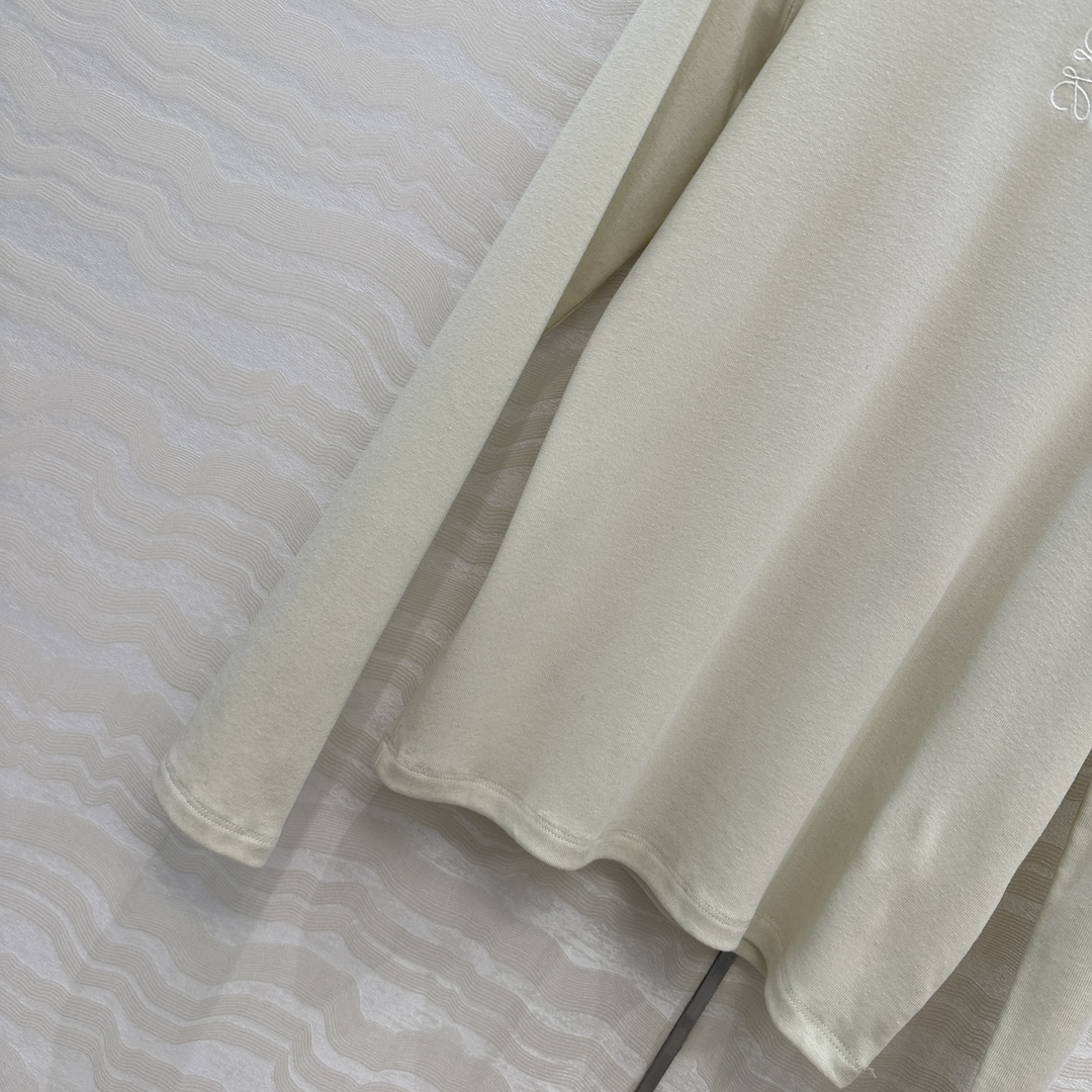 独家首发❤️原单品质，LW纸片人穿搭！进口亚麻莱赛尔打底衫！超级显瘦神器！极简叠搭单品！刺绣logo低调