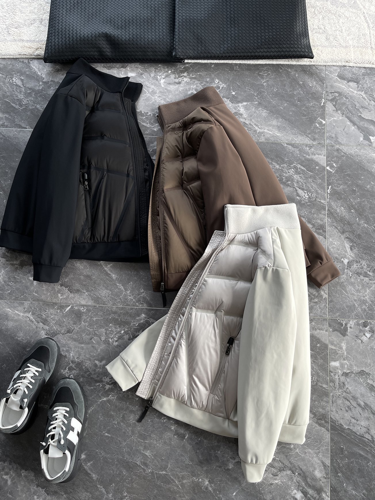 羽绒服 🆕 小众设计师款多结构针织拼接羽绒外套，把建筑美学穿在了身上 当76.6%锦纶与23.4%氨纶在