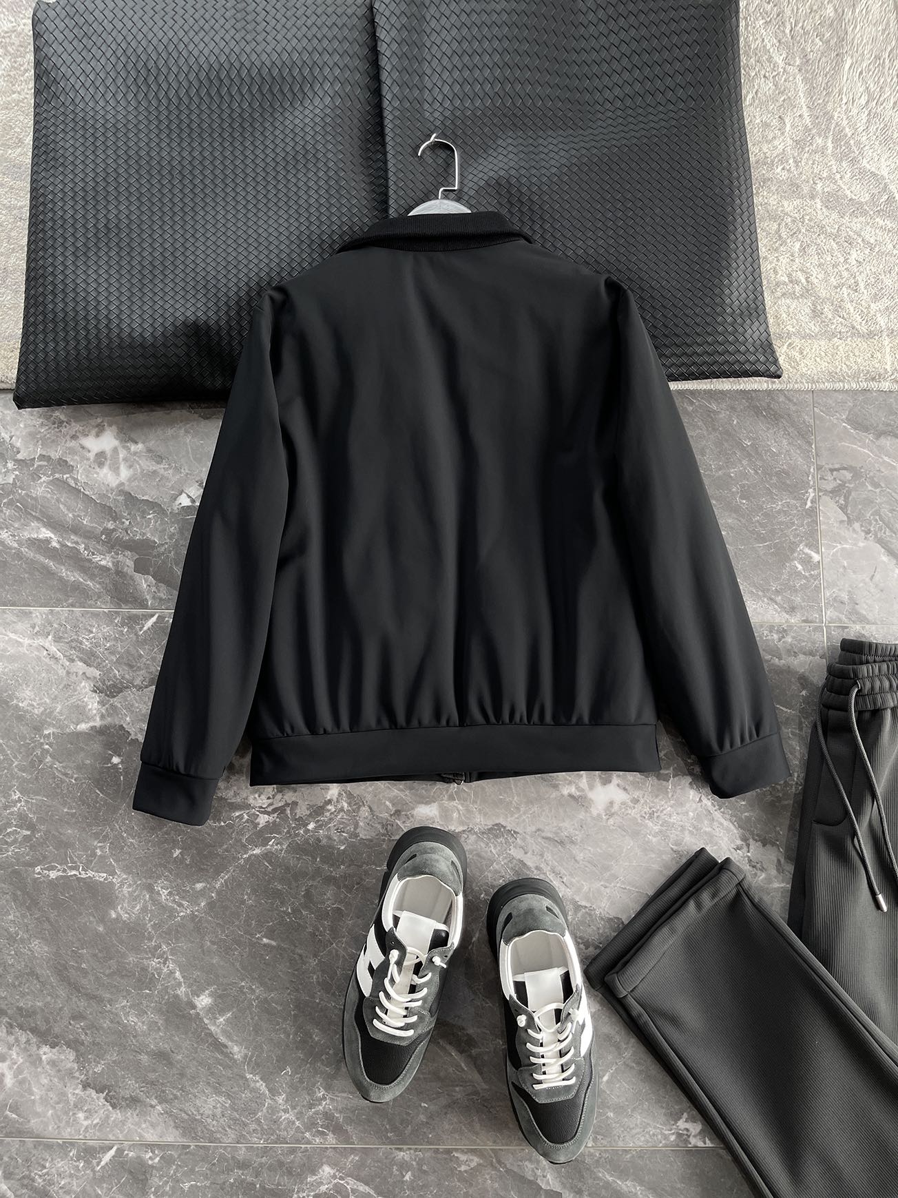 羽绒服 🆕 小众设计师款多结构针织拼接羽绒外套，把建筑美学穿在了身上 当76.6%锦纶与23.4%氨纶在