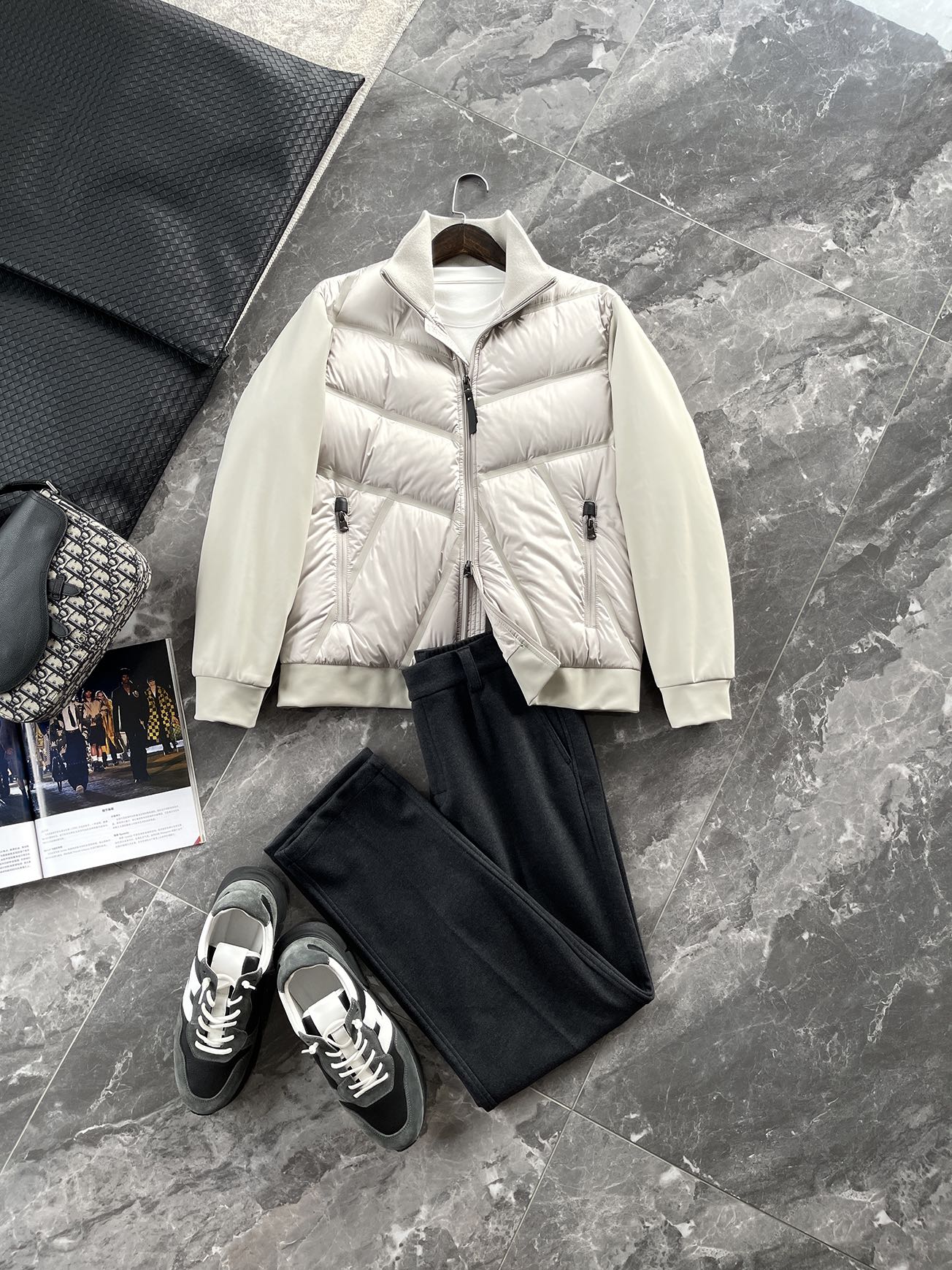 羽绒服 🆕 小众设计师款多结构针织拼接羽绒外套，把建筑美学穿在了身上 当76.6%锦纶与23.4%氨纶在