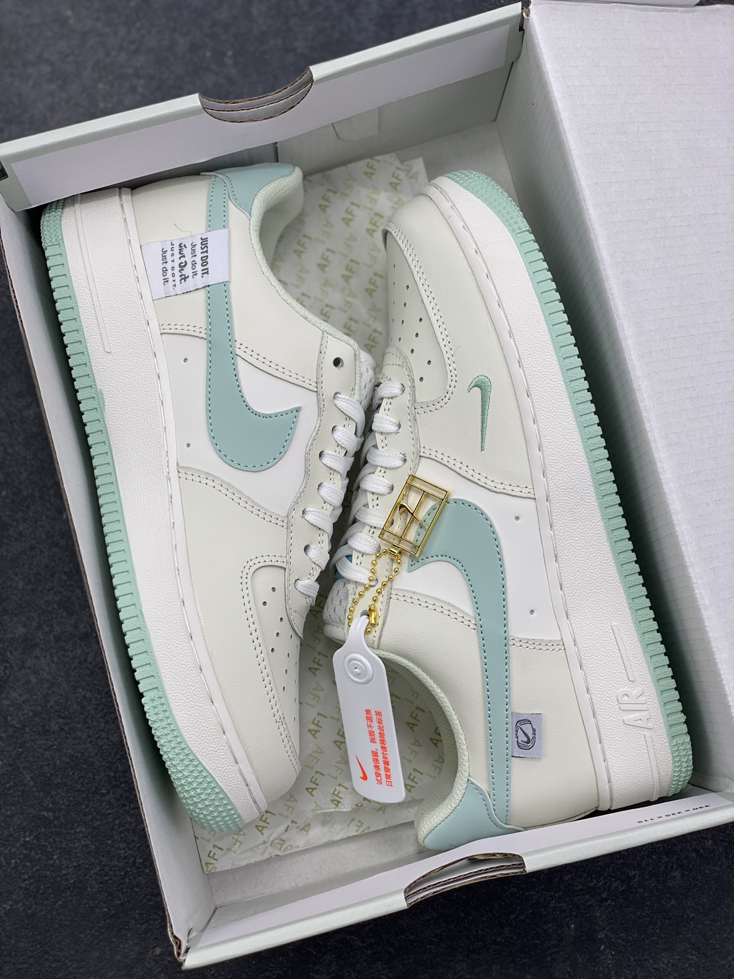 图片[9]-福利特价 Nk Air Force 1\’07 Low “Floating ice” “云浮冰”空军一号低帮休闲板鞋 采用淡月色Swoosh小标和明线点缀为奶白配色增添点睛细节 鞋底淡月色底质感十足 辅以 Air 经典缓震科技 支撑你的每个舞步 货号：FB1839-211 尺码：36 36.5 37.5 38 38.5 39 40 40.5 41 42 42.5 43 44 44.5 45-选品中心