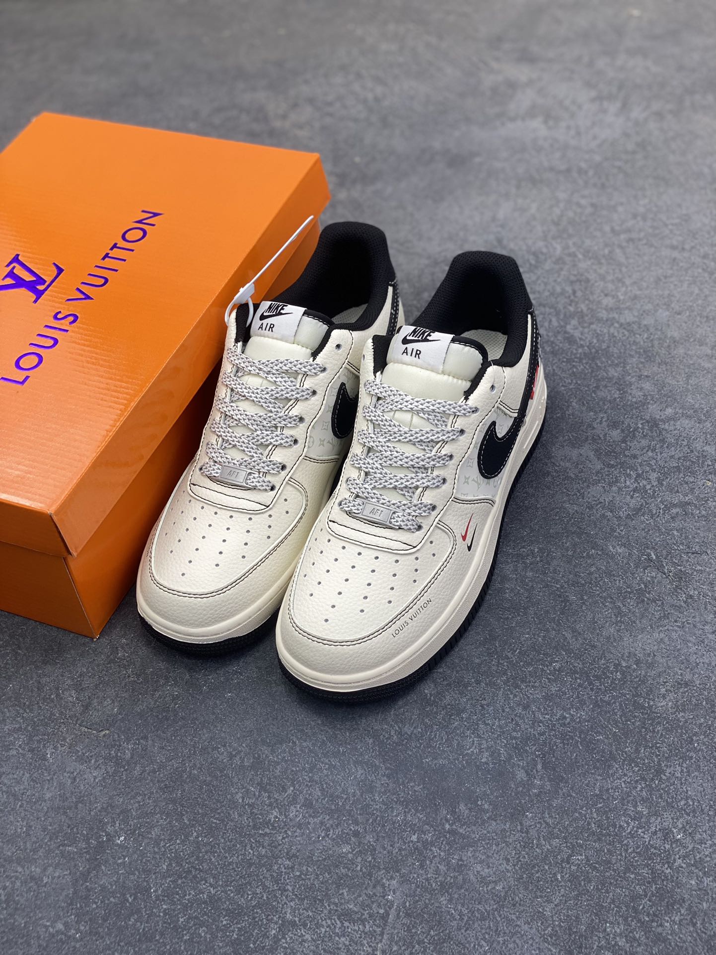 图片[8]-Nike Air Force 1 \’07 Low “LV联名——印花米黑红”空军一号 高端定制 低帮 运动鞋 休闲鞋 折边针车 工艺难度大 原楦头原纸板 原装鞋盒 定制五金配件 内置全掌气垫 原厂鞋底 货号：MZ9588-812 尺码：36 36.5 37.5 38 38.5 39 40 40.5 41 42 42.5 43 44 44.5 45-选品中心