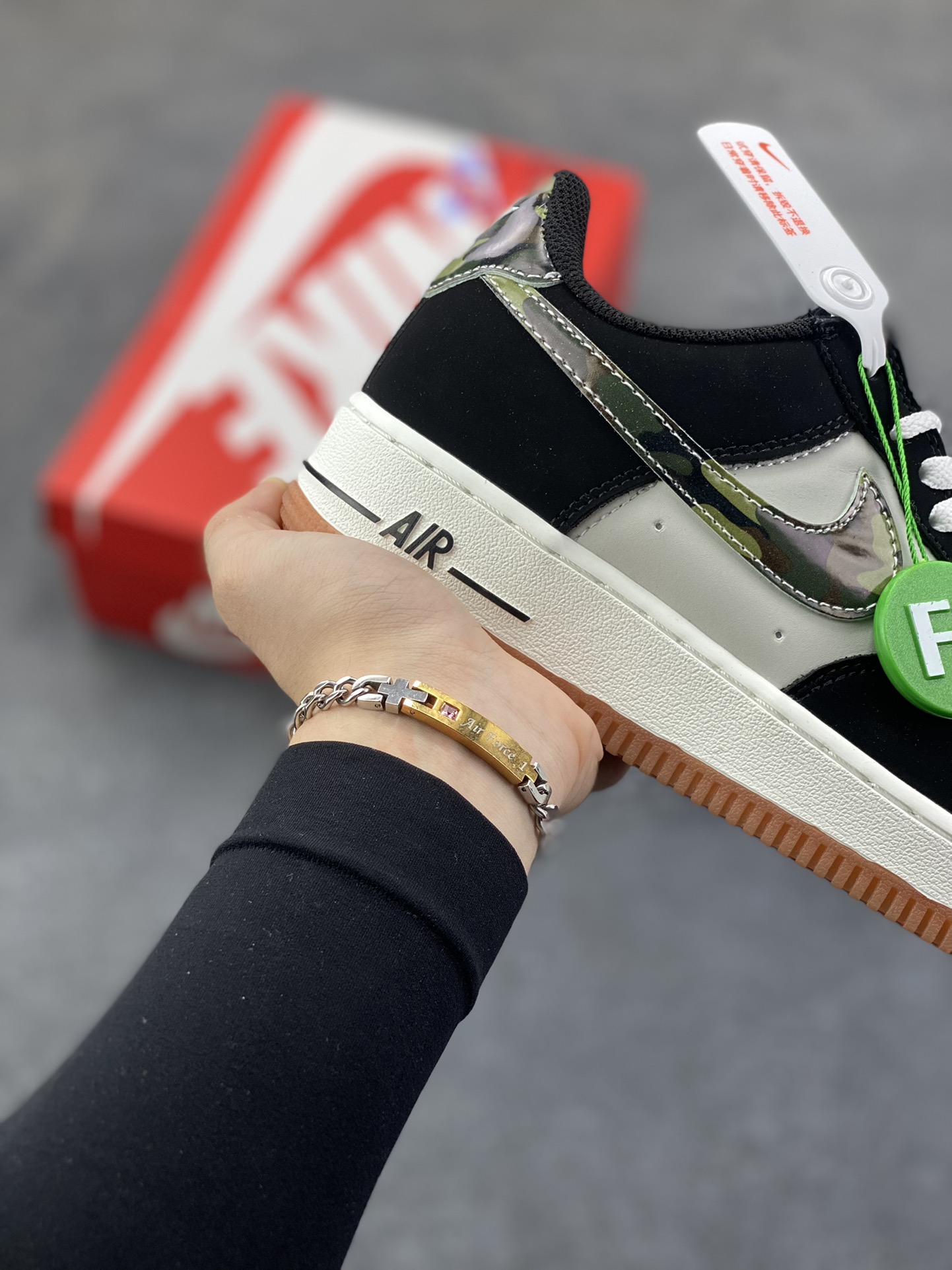 图片[6]-NK Air Force 1 空军一号 翻毛黑生胶 原楦头原纸板 打造纯正空军版型#专注外贸渠道 全掌内置蜂窝气垫 #原盒配件 原厂中底钢印、拉帮完美 货号：HQ1967-100 尺码：36 36.5 37.5 38 38.5 39 40 40.5 41 42 42.5 43 44 44.5 45-选品中心