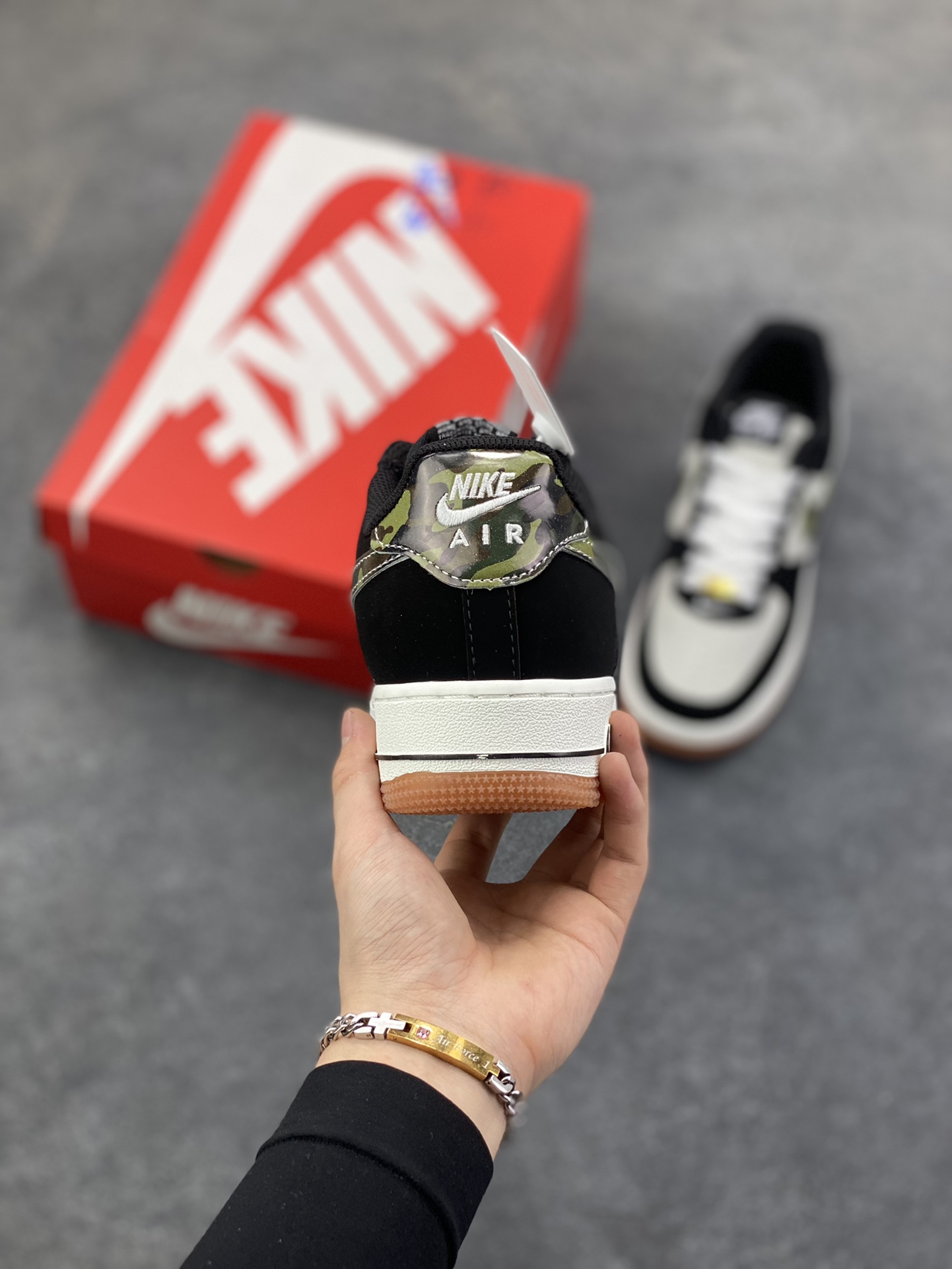 图片[4]-NK Air Force 1 空军一号 翻毛黑生胶 原楦头原纸板 打造纯正空军版型#专注外贸渠道 全掌内置蜂窝气垫 #原盒配件 原厂中底钢印、拉帮完美 货号：HQ1967-100 尺码：36 36.5 37.5 38 38.5 39 40 40.5 41 42 42.5 43 44 44.5 45-选品中心