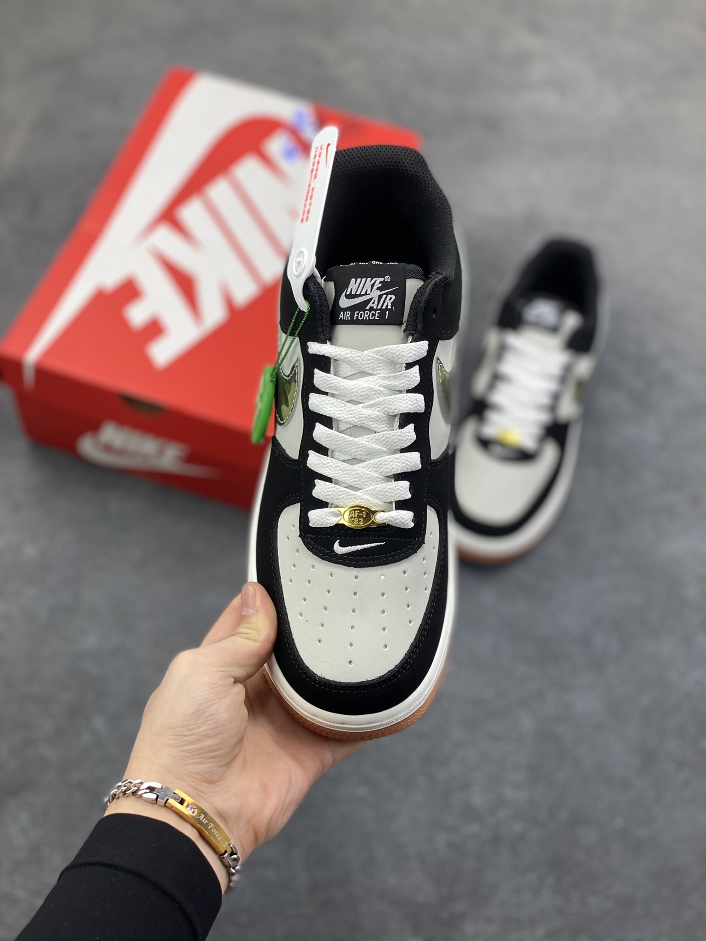 图片[2]-NK Air Force 1 空军一号 翻毛黑生胶 原楦头原纸板 打造纯正空军版型#专注外贸渠道 全掌内置蜂窝气垫 #原盒配件 原厂中底钢印、拉帮完美 货号：HQ1967-100 尺码：36 36.5 37.5 38 38.5 39 40 40.5 41 42 42.5 43 44 44.5 45-选品中心