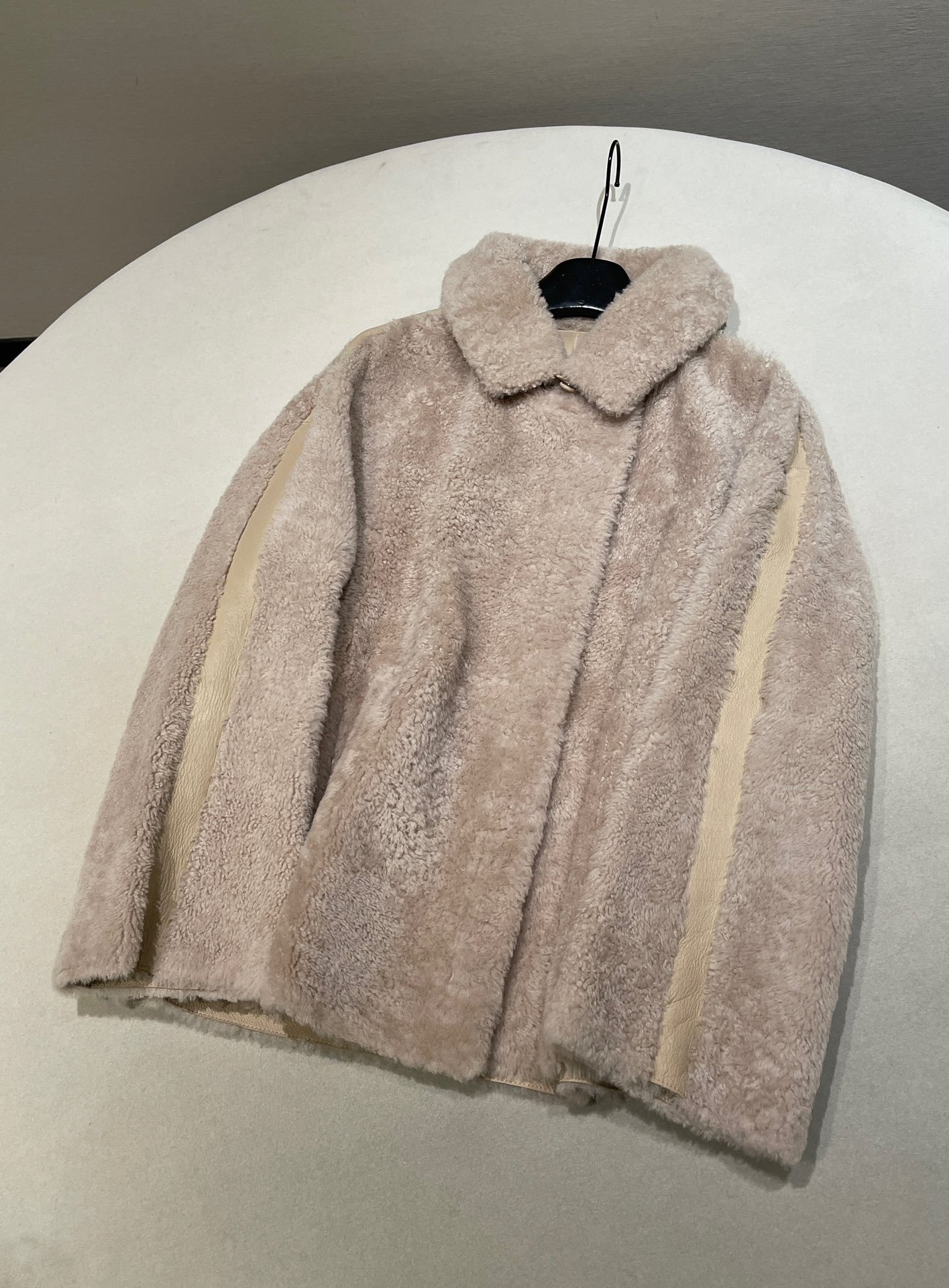 Elegant Lambskin Shearling Coat: Lightweight, Warm & Stylish - Sizes 36-40 3 i1762872840 5712 1