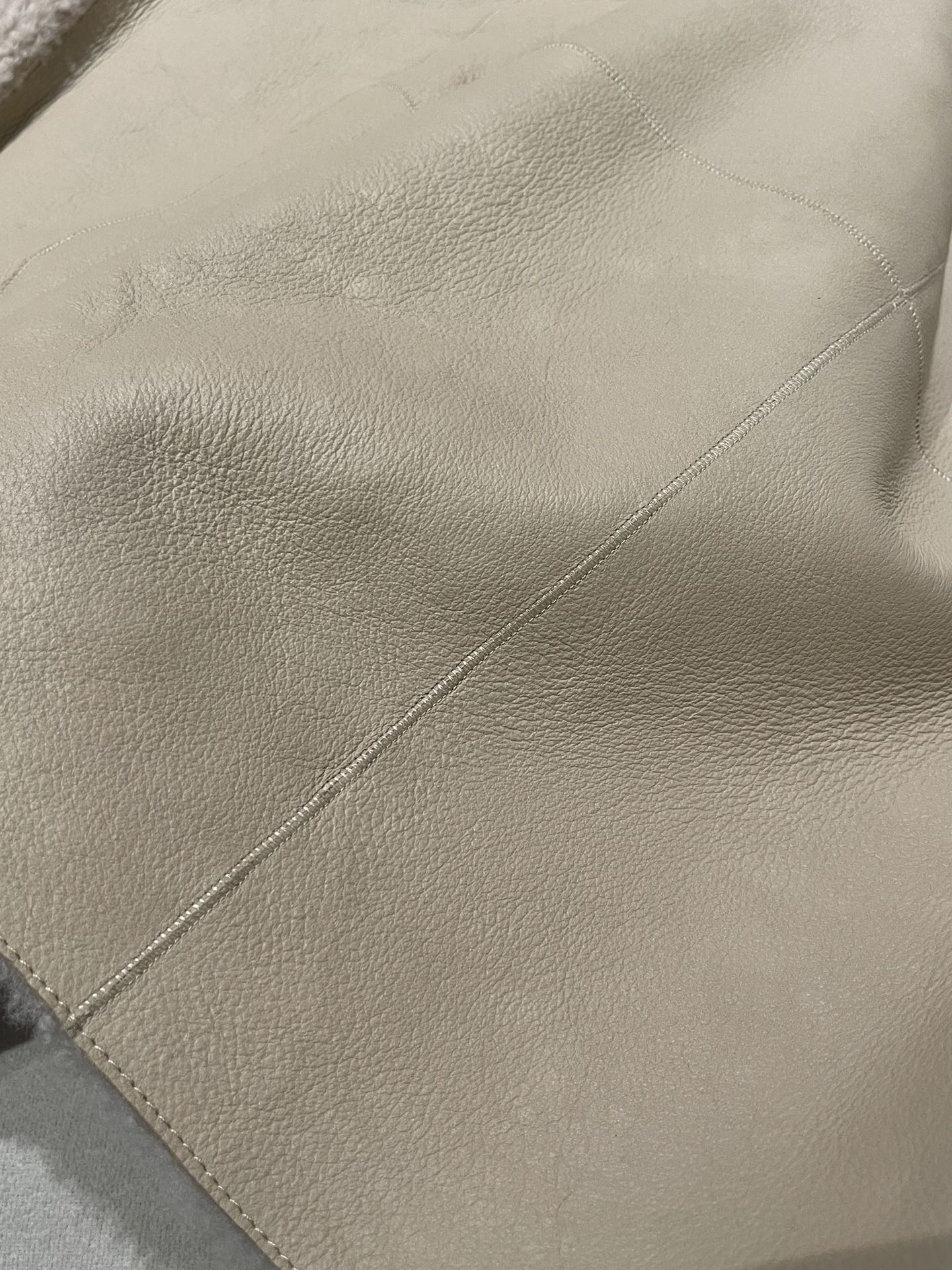 Elegant Lambskin Shearling Coat: Lightweight, Warm & Stylish - Sizes 36-40 10 i1762872840 7723 8