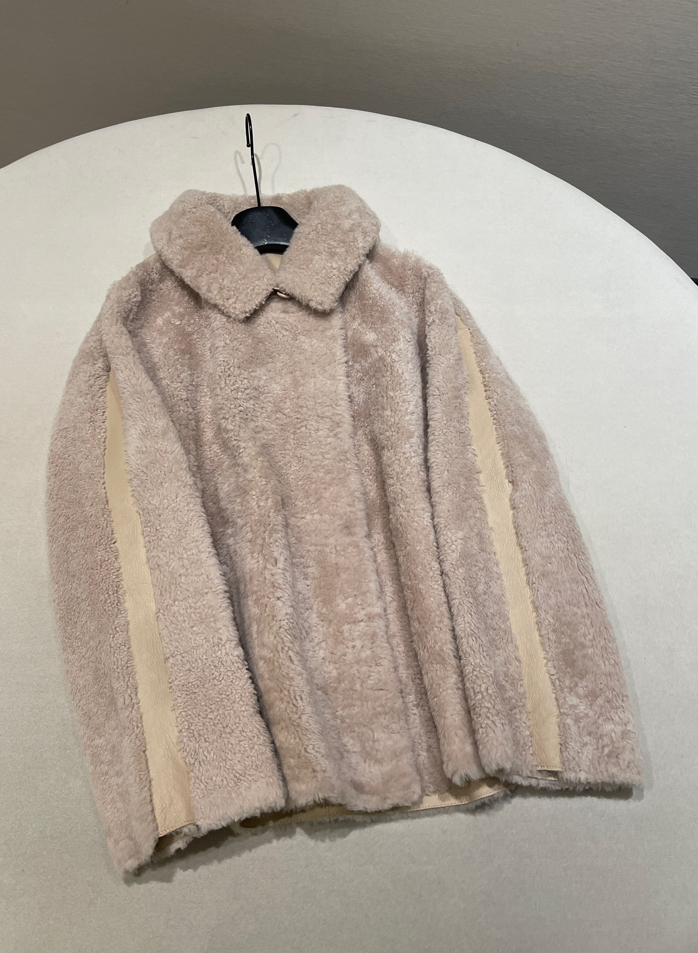 Elegant Lambskin Shearling Coat: Lightweight, Warm & Stylish – Sizes 36-40