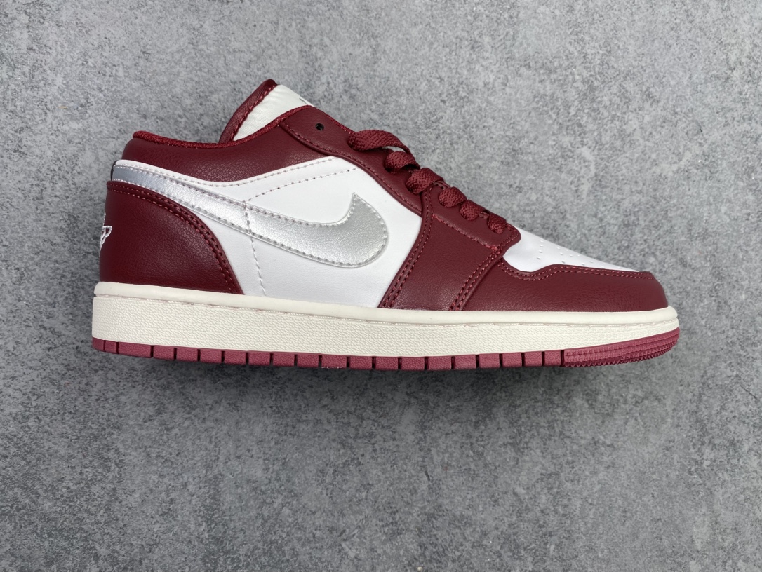 福利 T1版本Air Jordan AJ1 Low 低帮 北卡蓝 全新流水线出品 市场第二梯队最强版 全部原鞋开发 原楦原纸板开发 全鞋电脑针车 原厂内置全掌气垫 原盒内在原标 唯一Zp原版鞋带绑法 免检产品 全新2022版型 全头层皮料 完美零毛边处理 原厂配置全掌气垫 价格定位良心 新配色陆续出货 编码: AO9944-441 a43