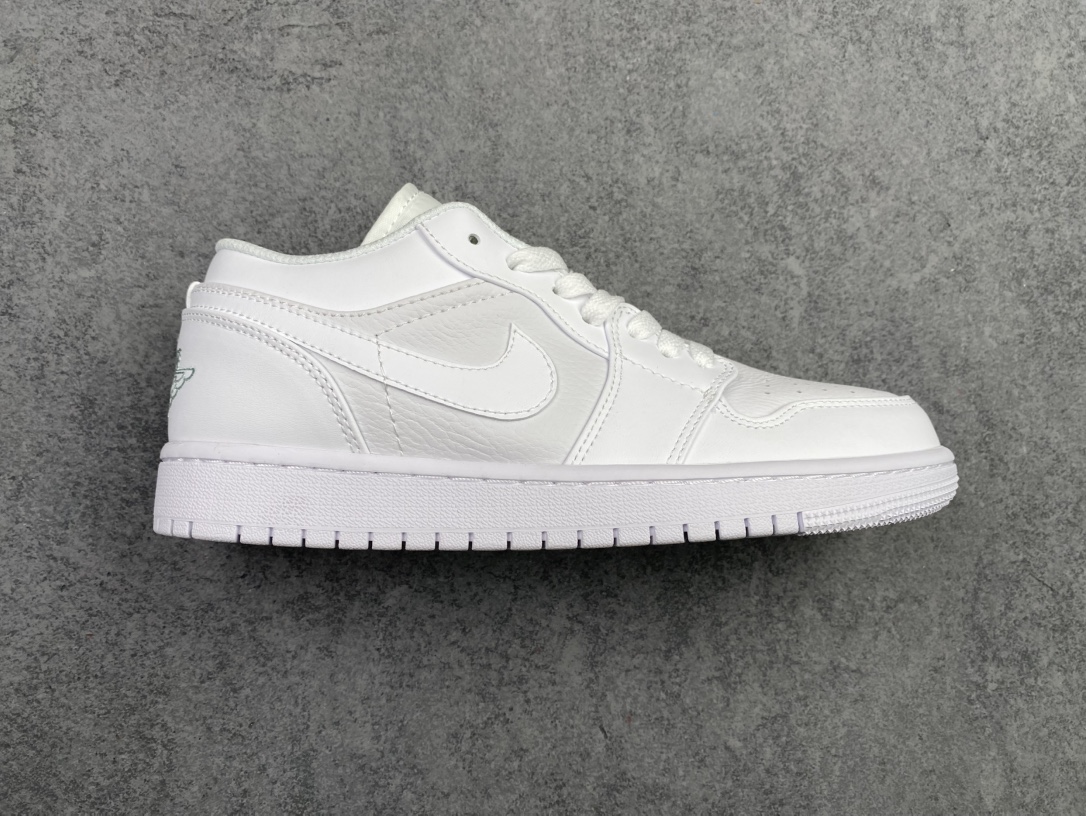 福利 T1版本Air Jordan AJ1 Low 低帮 北卡蓝 全新流水线出品 市场第二梯队最强版 全部原鞋开发 原楦原纸板开发 全鞋电脑针车 原厂内置全掌气垫 原盒内在原标 唯一Zp原版鞋带绑法 免检产品 全新2022版型 全头层皮料 完美零毛边处理 原厂配置全掌气垫 价格定位良心 新配色陆续出货 编码: AO9944-441 a43