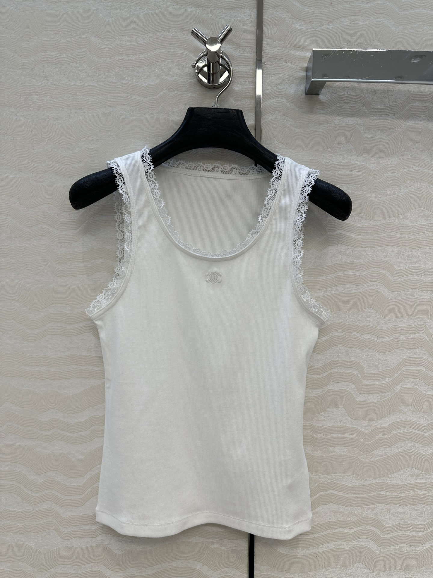 爆单推荐❤️原单品质，CE26早春新品，气质蕾丝花边小背心，，时髦精必备单品解锁所有穿搭！定位刺绣凯旋门