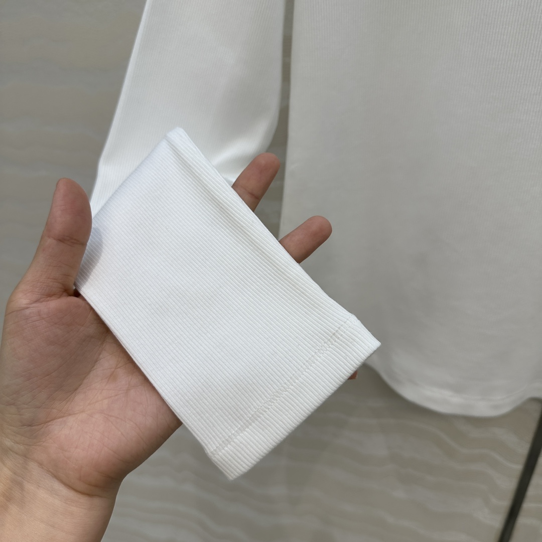 爆单推荐❤️原单品质，CE26早春新品，气质蕾丝花边长袖T，时髦精必备单品解锁所有穿搭！定位刺绣凯旋门l