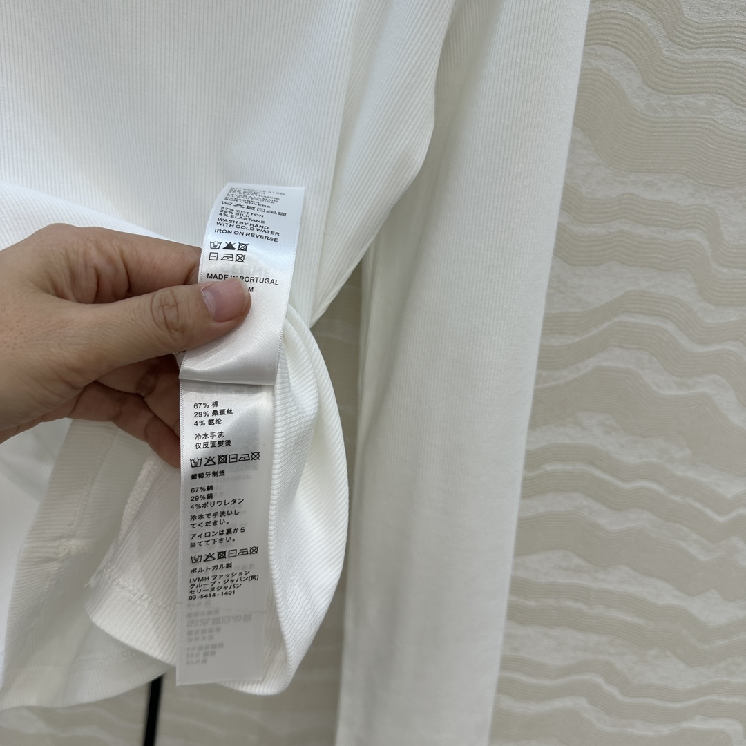 爆单推荐❤️原单品质，CE26早春新品，气质蕾丝花边长袖T，时髦精必备单品解锁所有穿搭！定位刺绣凯旋门l